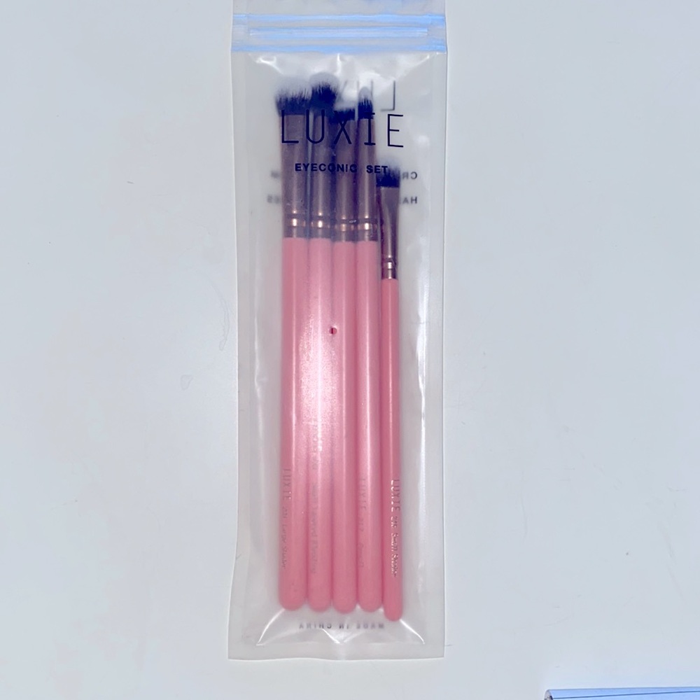 LUXIE eyeconic set